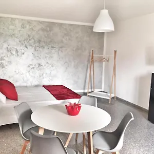 https://red-tower-venice-2-mins-from-vce-airport-free-wifi.hotelinveneto.com